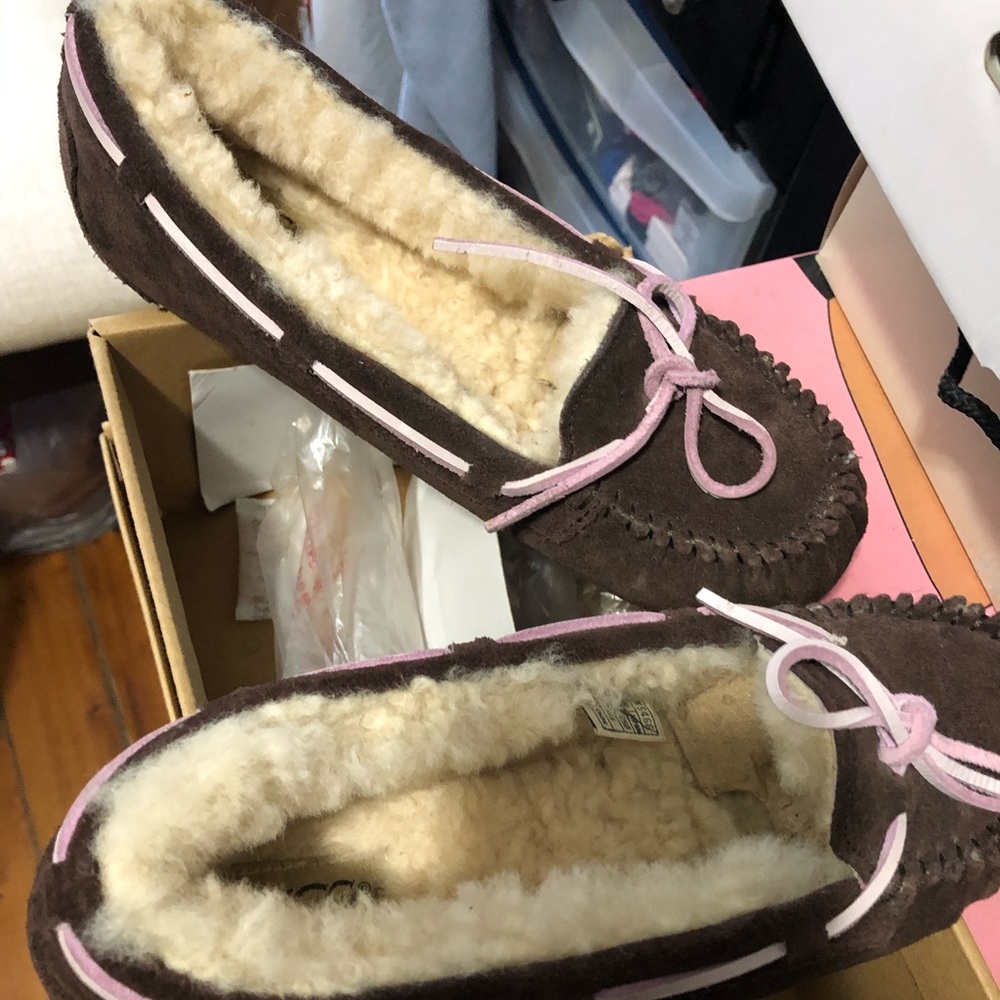 UGG Flats; Size 8 - Picture 4 of 6